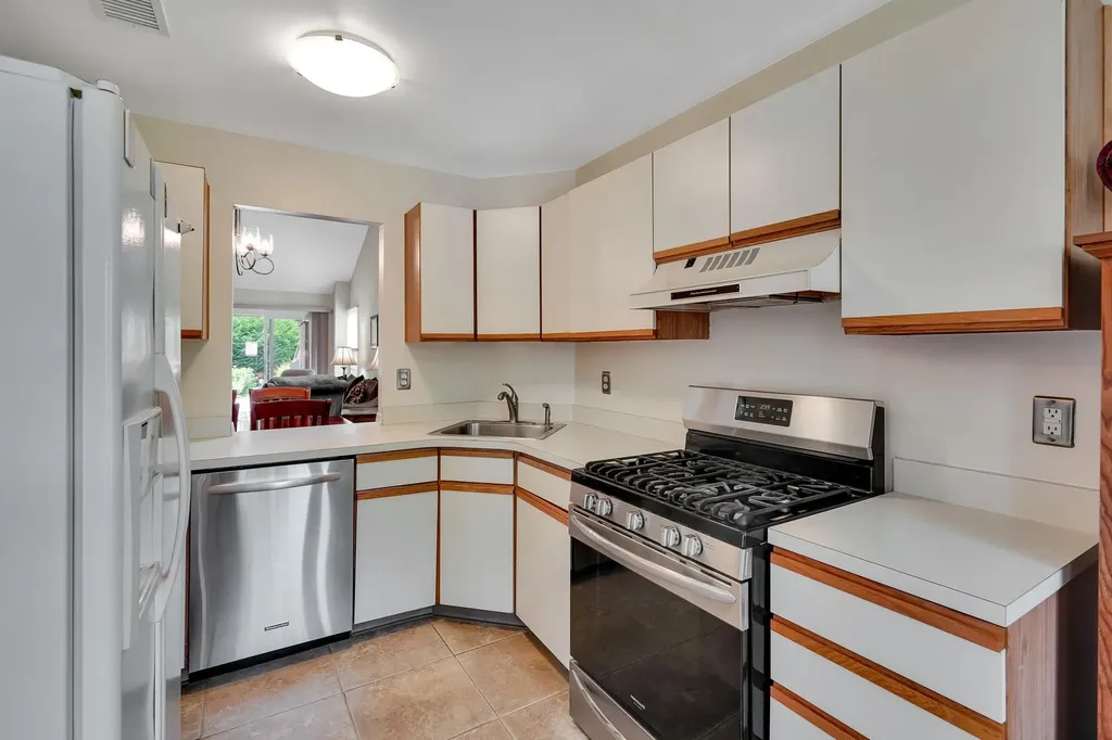 8 Peacock Path Coram NY 11727
