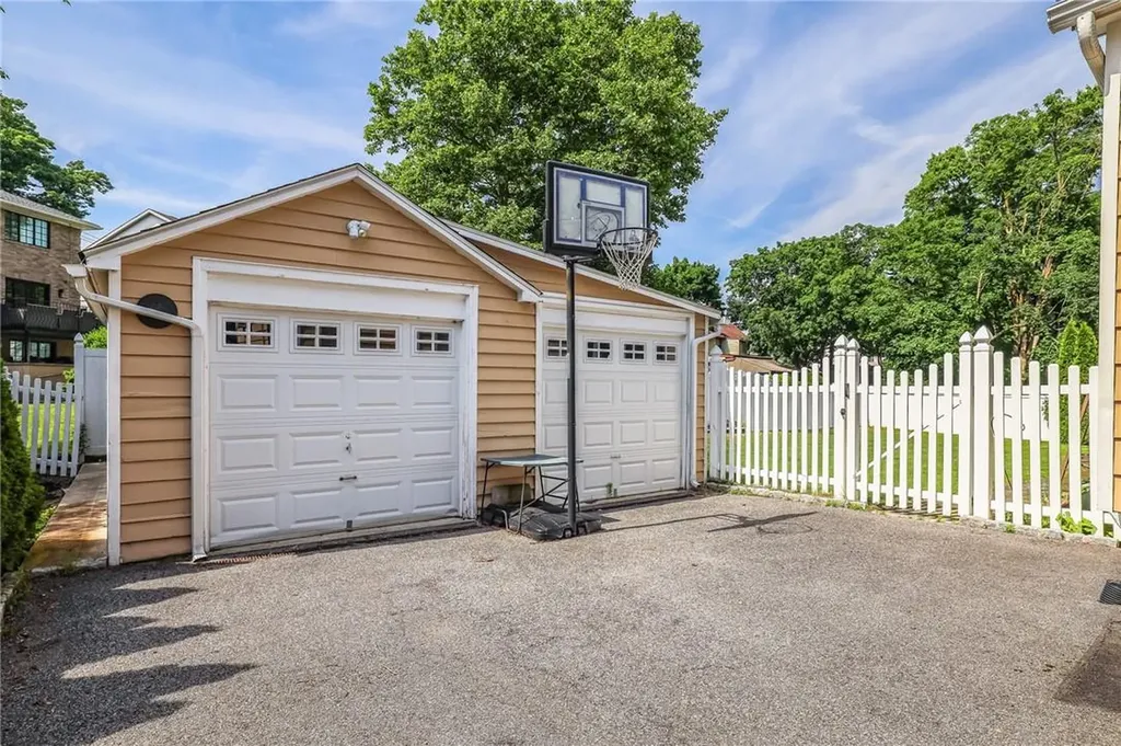 86 Parkway Circle Scarsdale NY 10583
