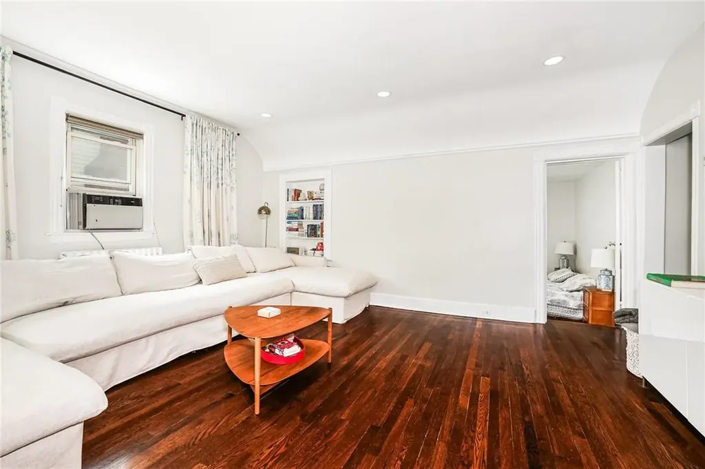 86 Parkway Circle Scarsdale NY 10583