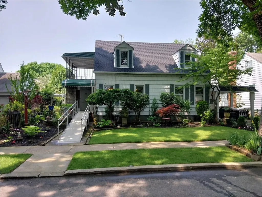 83-36 243 Street Bellerose NY 11426