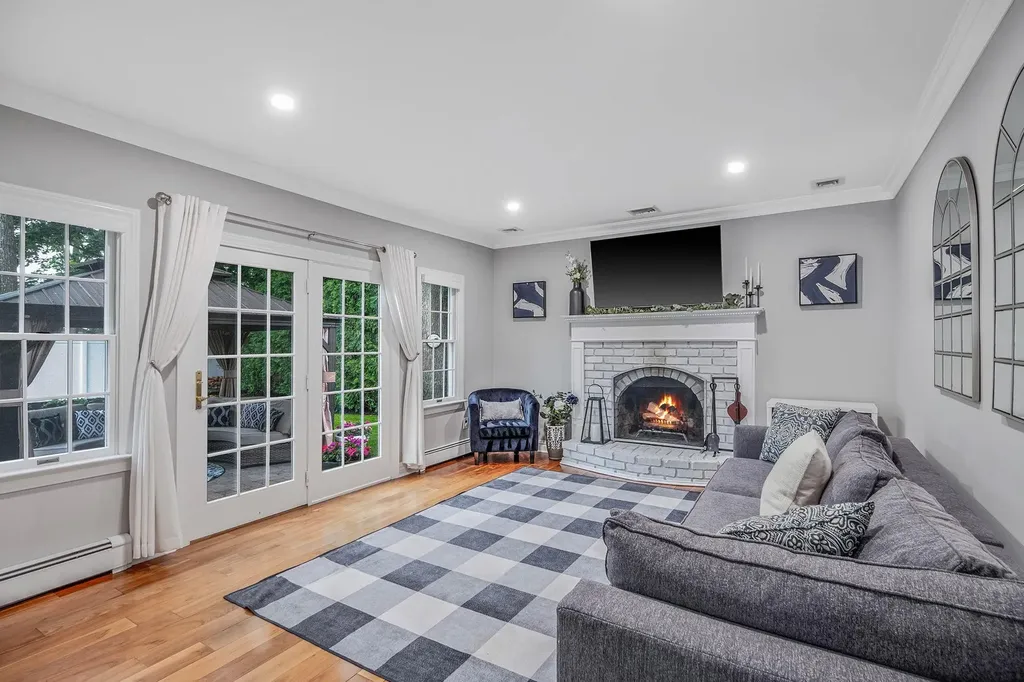 15 Format Lane Smithtown NY 11787