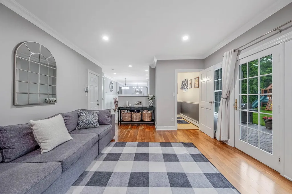 15 Format Lane Smithtown NY 11787