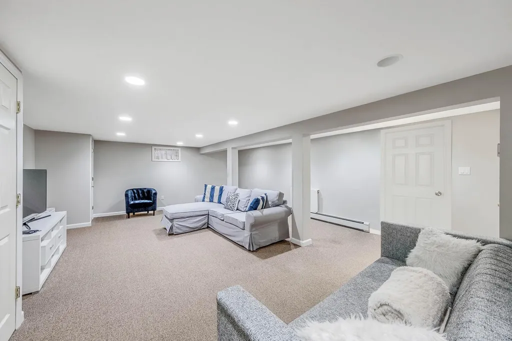 15 Format Lane Smithtown NY 11787