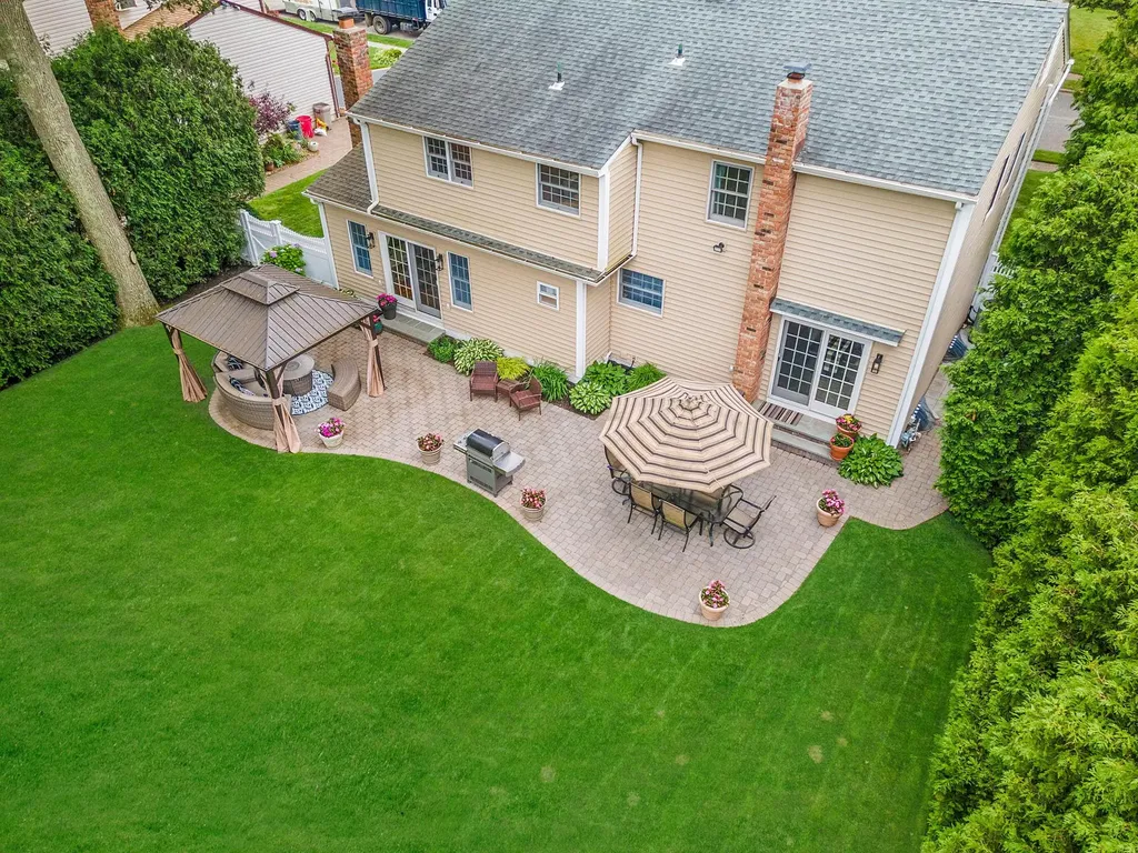 15 Format Lane Smithtown NY 11787