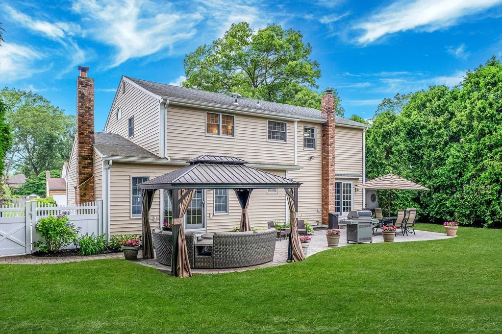 15 Format Lane Smithtown NY 11787