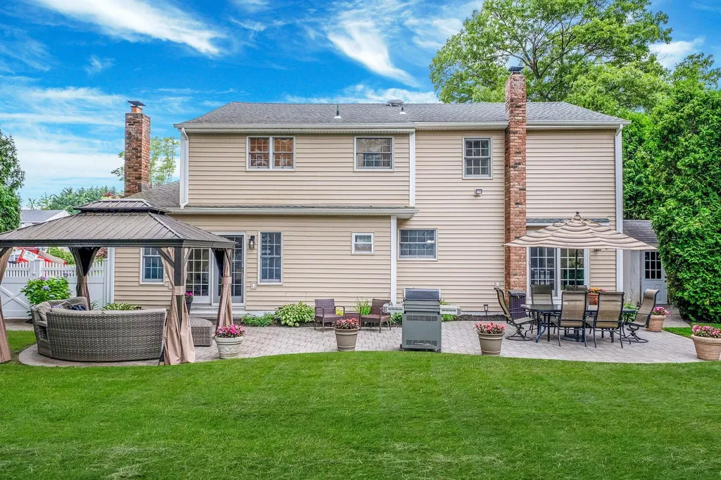 15 Format Lane Smithtown NY 11787