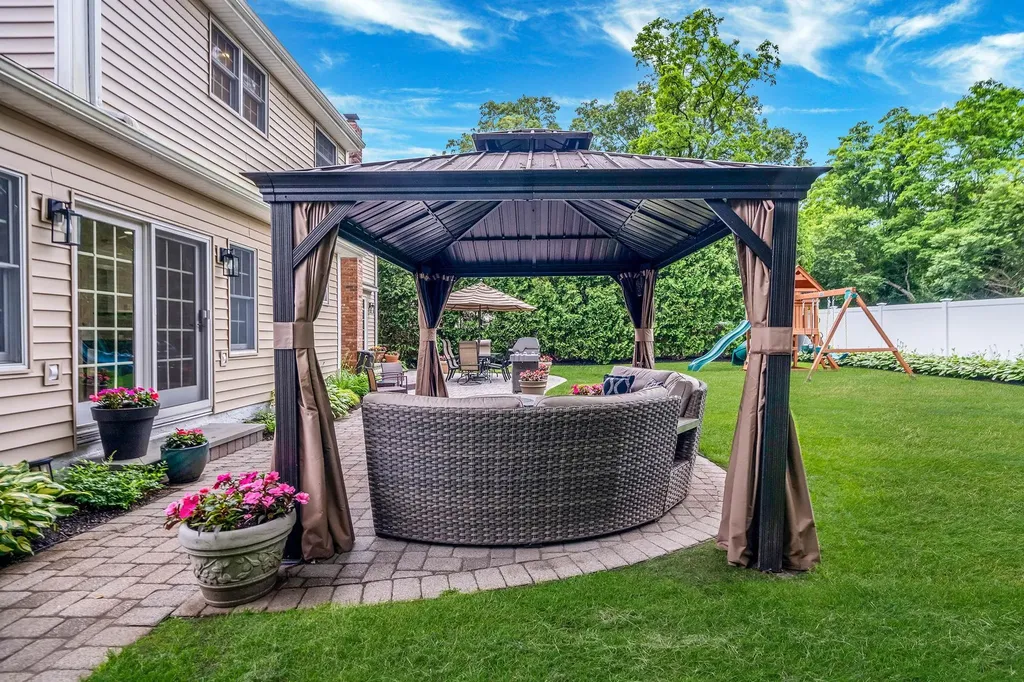 15 Format Lane Smithtown NY 11787
