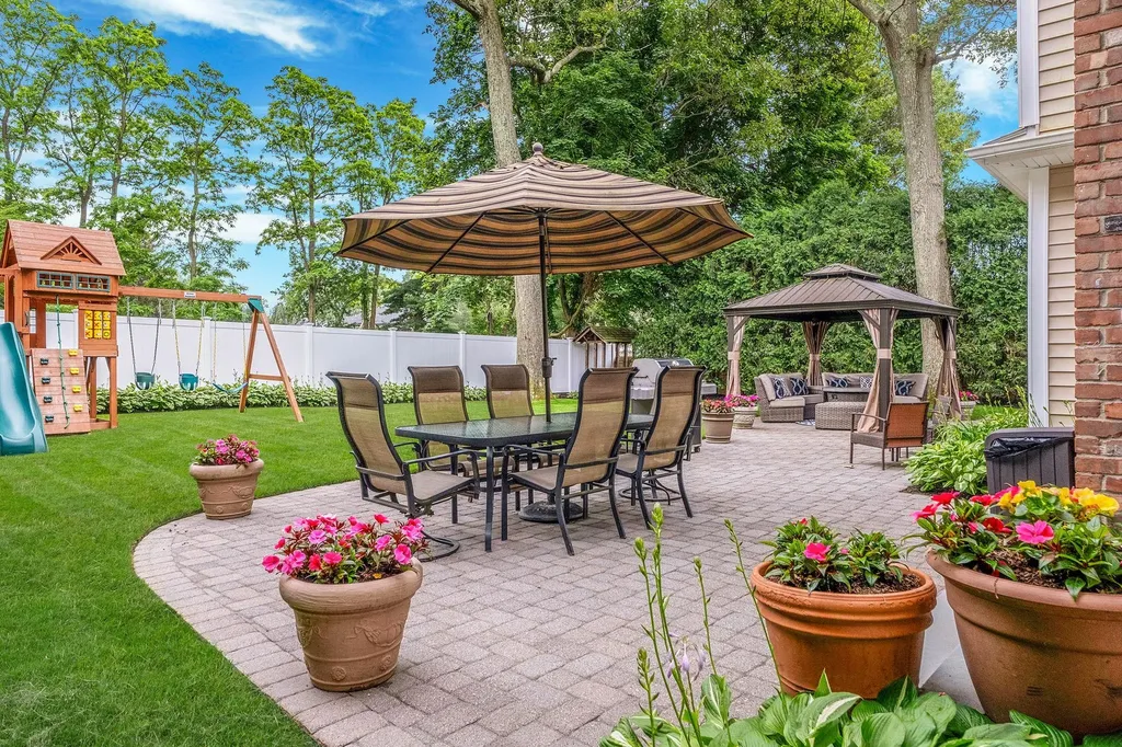 15 Format Lane Smithtown NY 11787