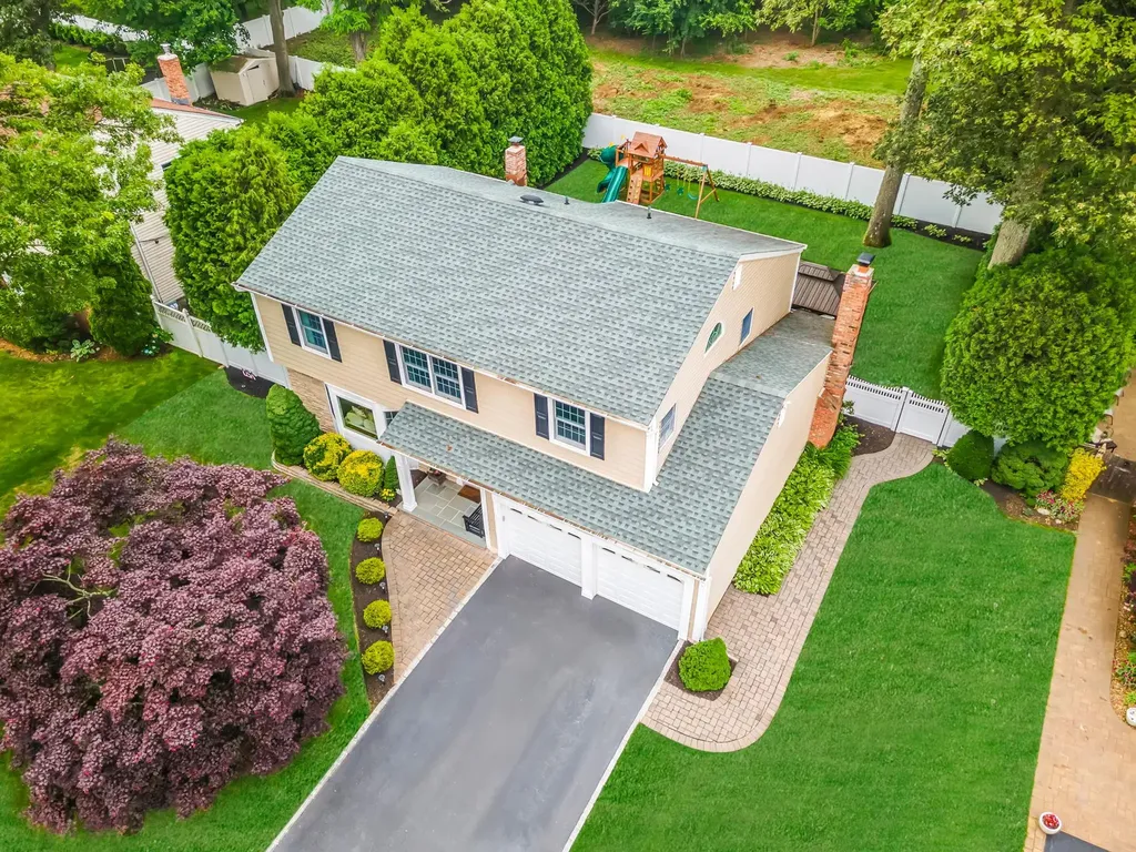15 Format Lane Smithtown NY 11787