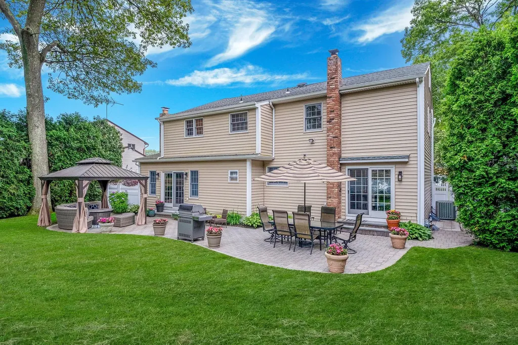 15 Format Lane Smithtown NY 11787