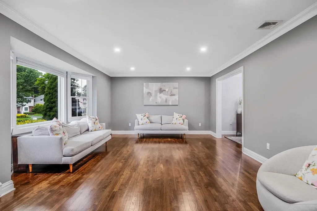 15 Format Lane Smithtown NY 11787
