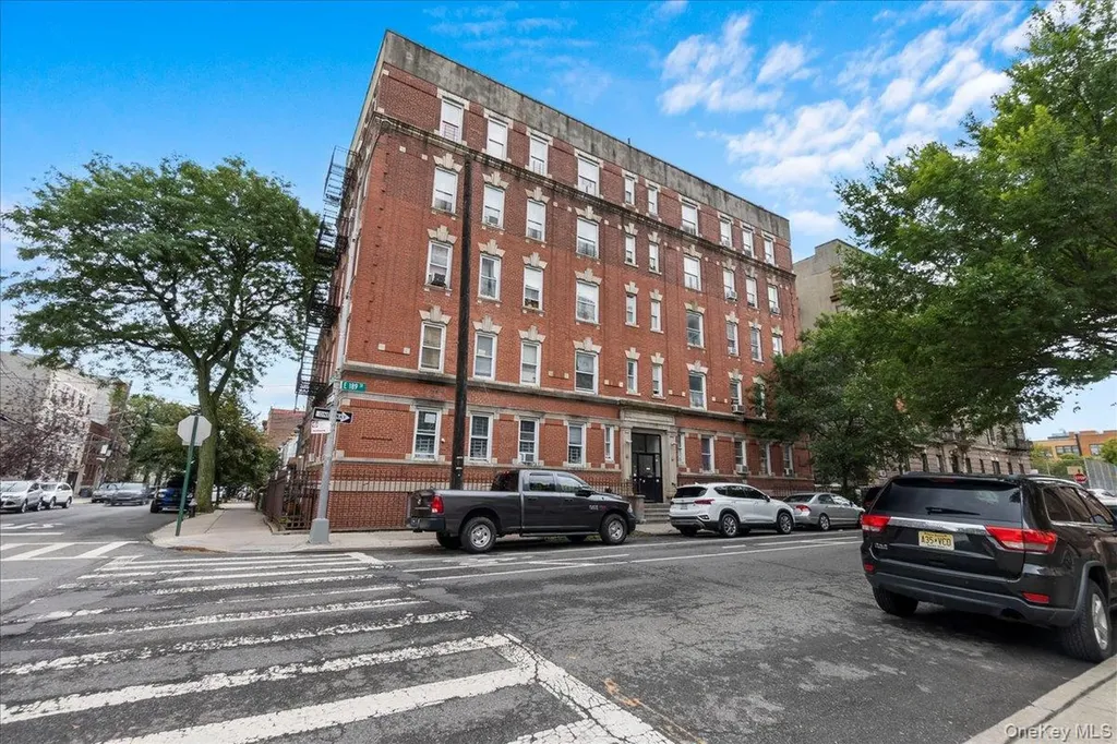 560 E 189th Street Bronx NY 10458