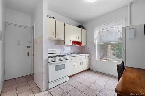 560 E 189th Street Bronx NY 10458
