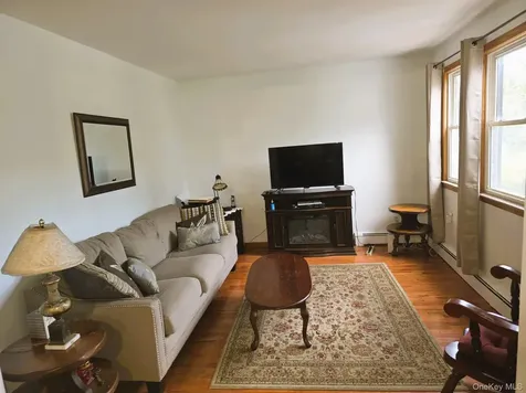 17 June Avenue Bayville NY 11709