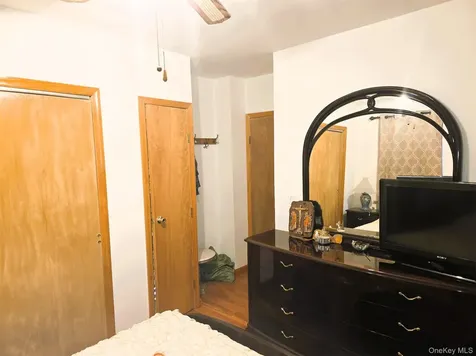 17 June Avenue Bayville NY 11709