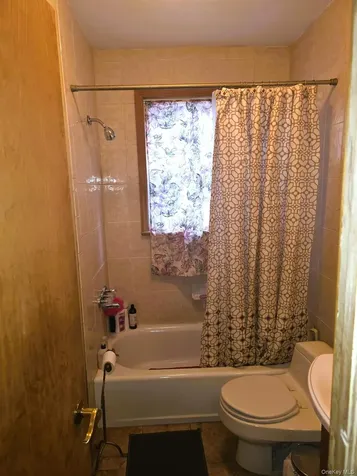 17 June Avenue Bayville NY 11709