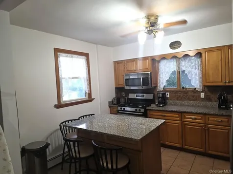 17 June Avenue Bayville NY 11709