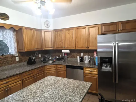 17 June Avenue Bayville NY 11709