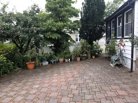 17 June Avenue Bayville NY 11709