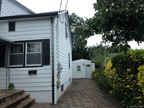 17 June Avenue Bayville NY 11709