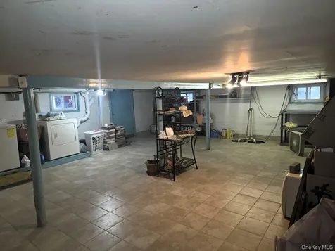 17 June Avenue Bayville NY 11709