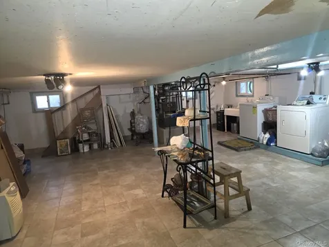 17 June Avenue Bayville NY 11709