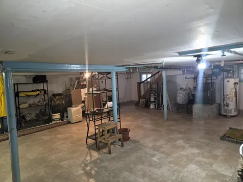 17 June Avenue Bayville NY 11709