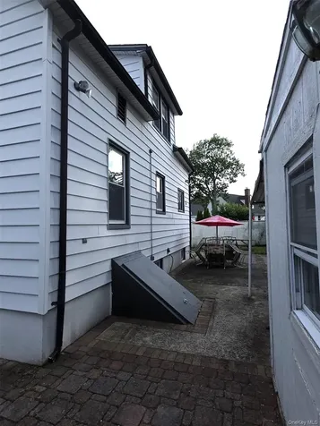 17 June Avenue Bayville NY 11709