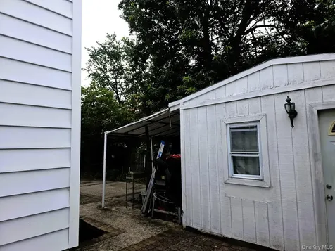 17 June Avenue Bayville NY 11709