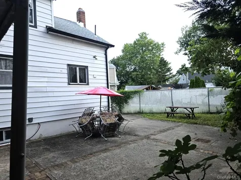 17 June Avenue Bayville NY 11709