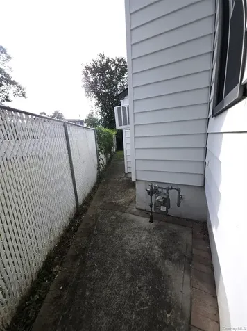 17 June Avenue Bayville NY 11709