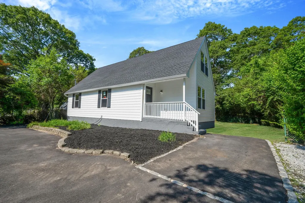 188 W Yaphank Road Coram NY 11727