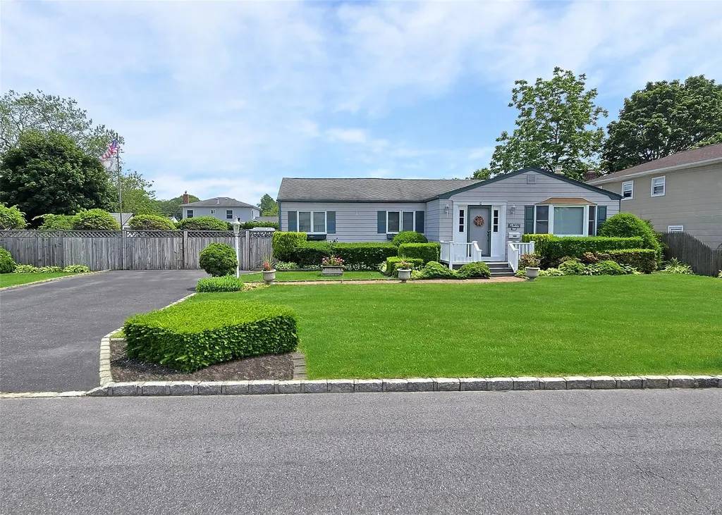 1381 Manatuck Boulevard Bay Shore NY 11706