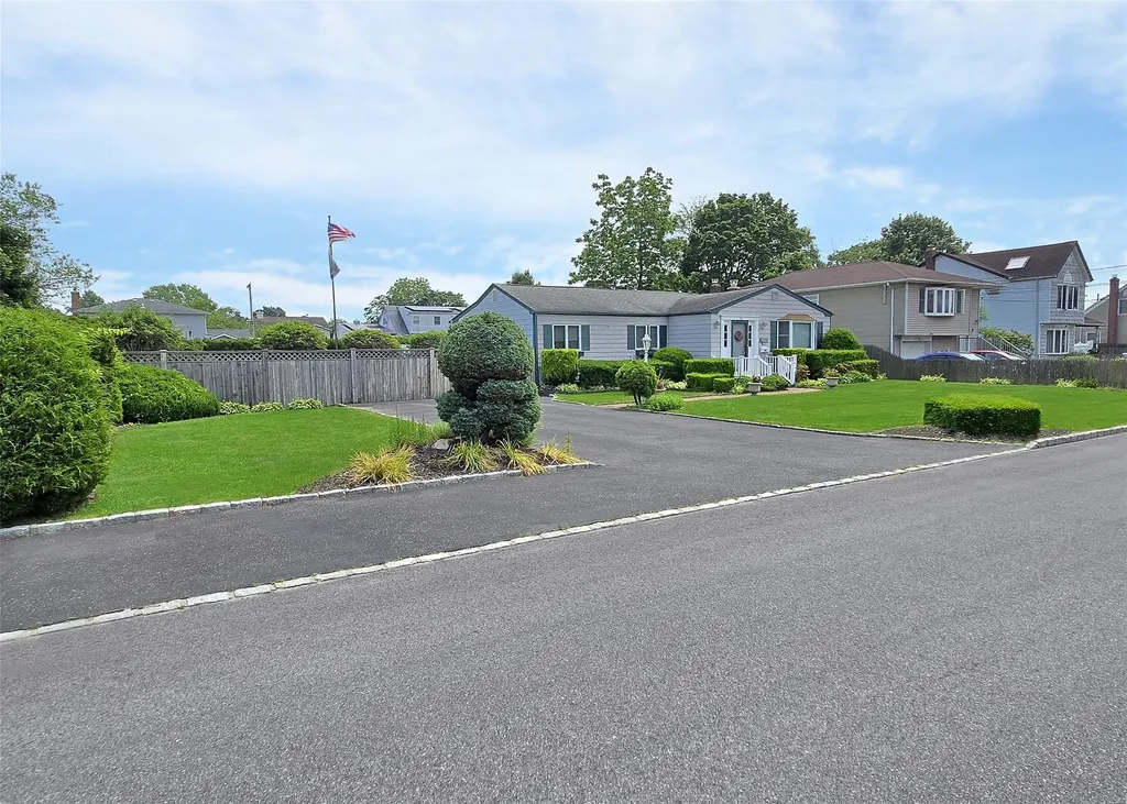 1381 Manatuck Boulevard Bay Shore NY 11706