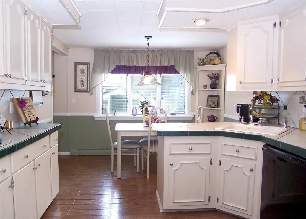 1381 Manatuck Boulevard Bay Shore NY 11706