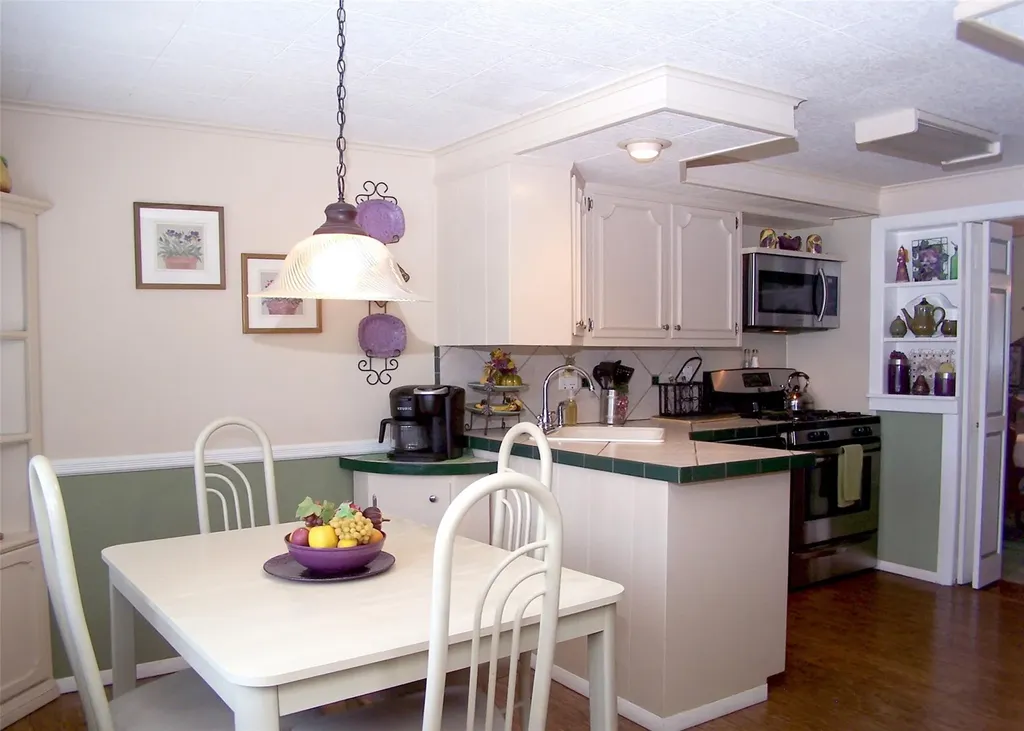 1381 Manatuck Boulevard Bay Shore NY 11706