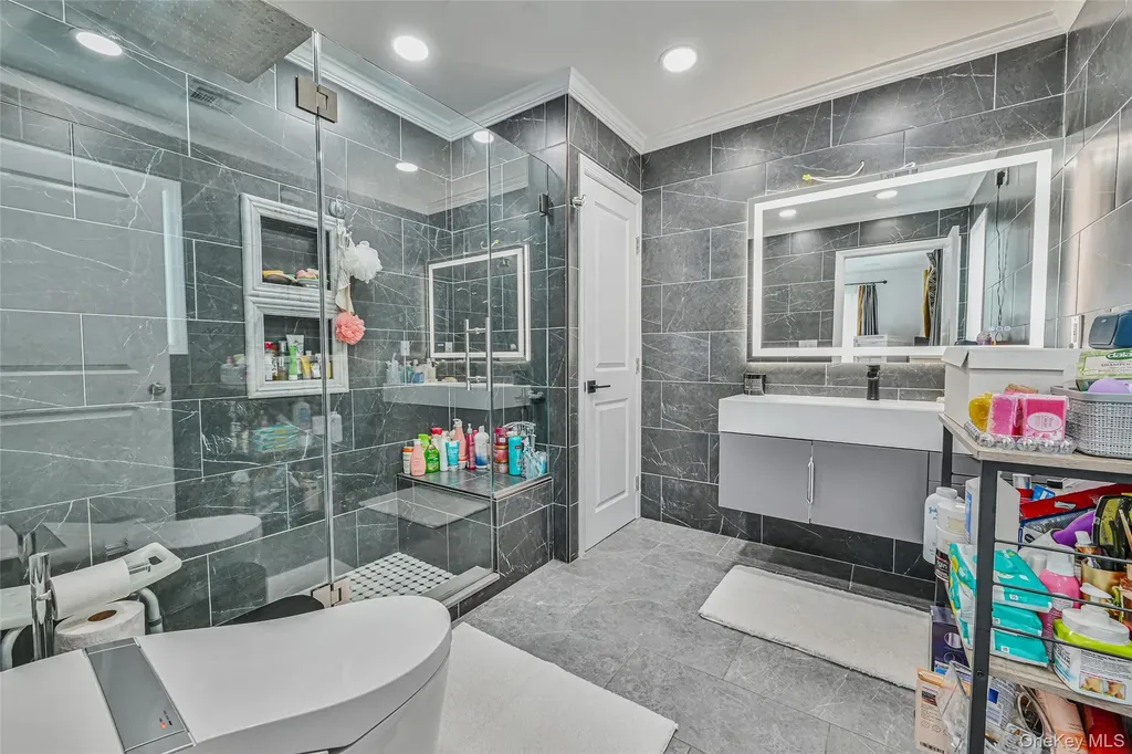 86 S Cabot Lane Westbury NY 11590