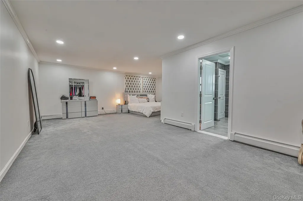 86 S Cabot Lane Westbury NY 11590