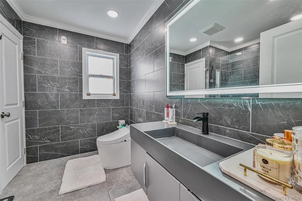 86 S Cabot Lane Westbury NY 11590