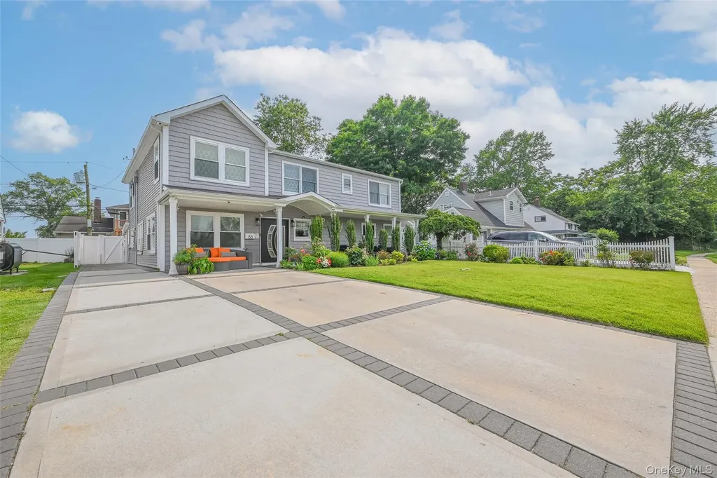 86 S Cabot Lane Westbury NY 11590