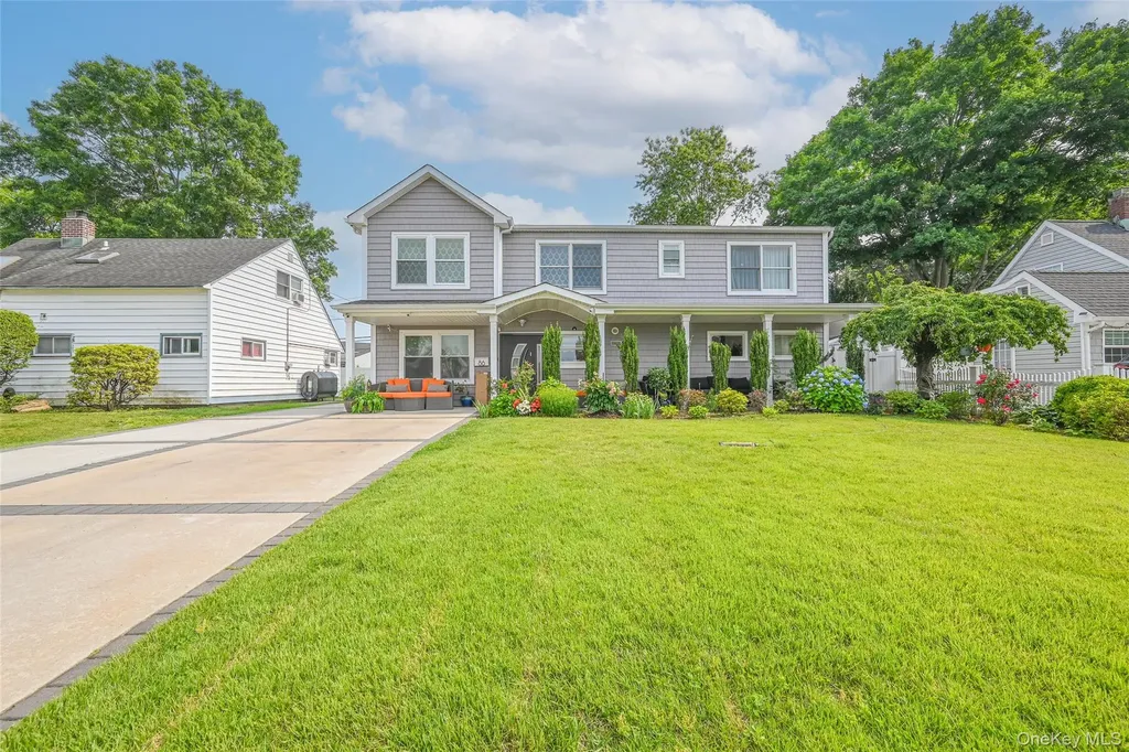 86 S Cabot Lane Westbury NY 11590