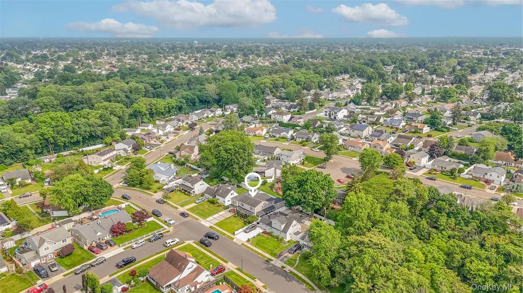 86 S Cabot Lane Westbury NY 11590