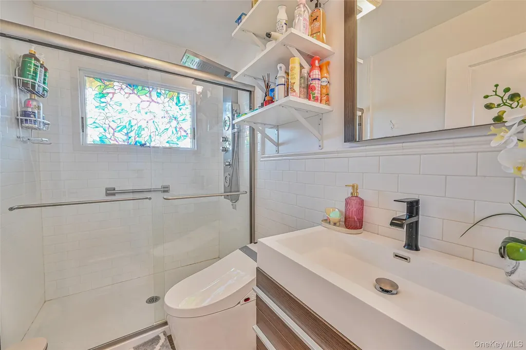 86 S Cabot Lane Westbury NY 11590