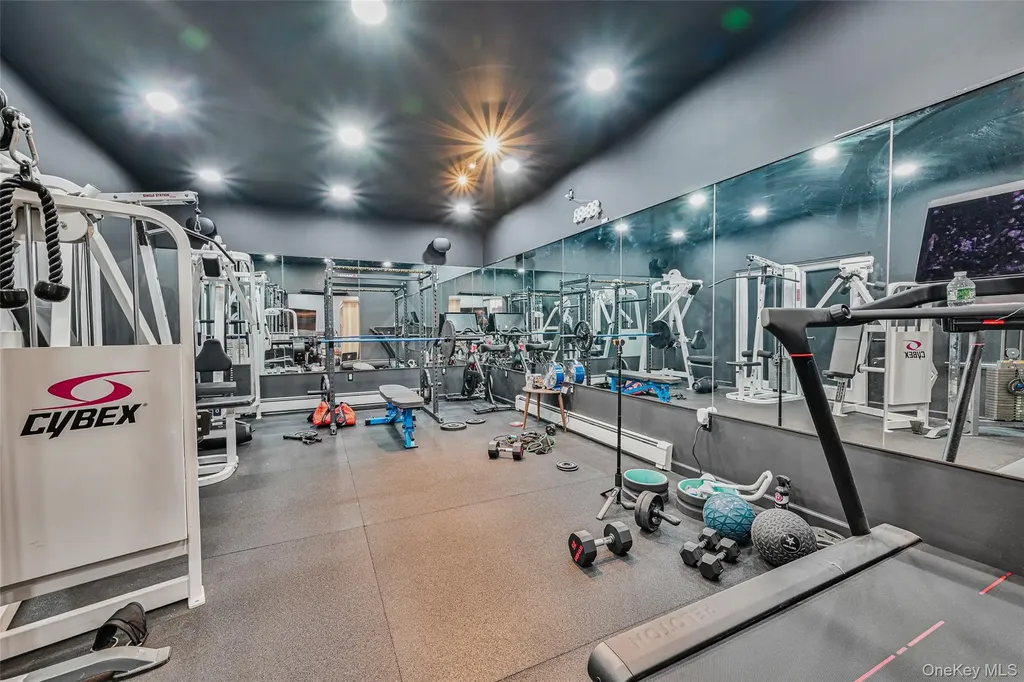 86 S Cabot Lane Westbury NY 11590