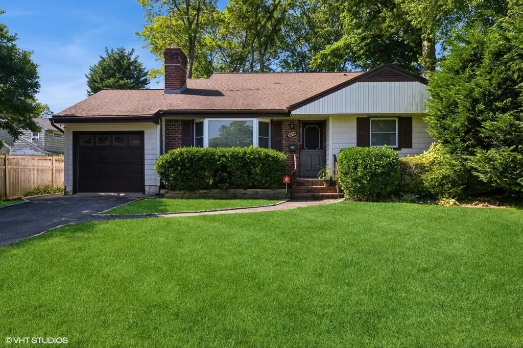 3028 Lawrence Place Wantagh NY 11793