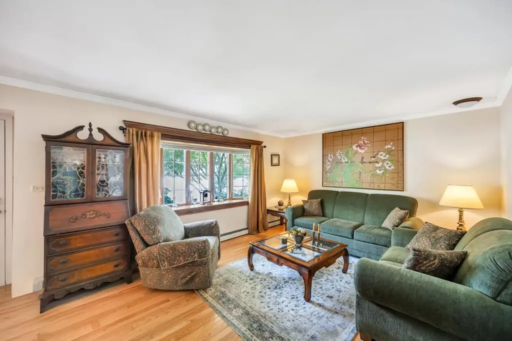 6 Terrell Lane Hicksville NY 11801