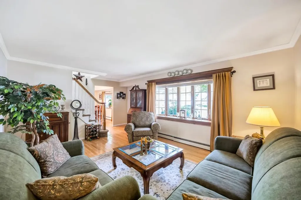 6 Terrell Lane Hicksville NY 11801