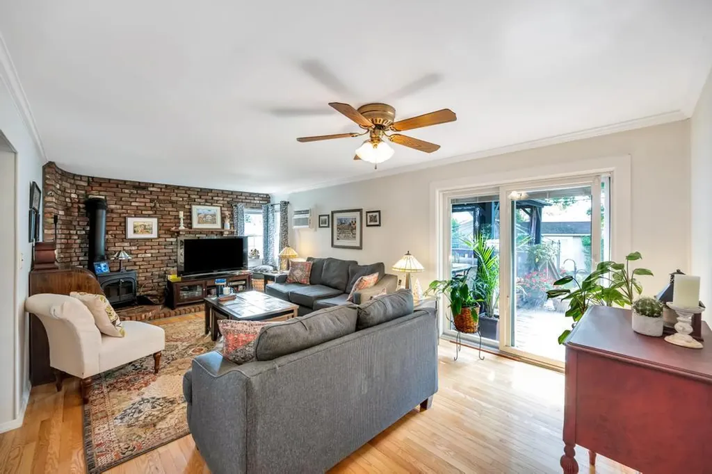 6 Terrell Lane Hicksville NY 11801