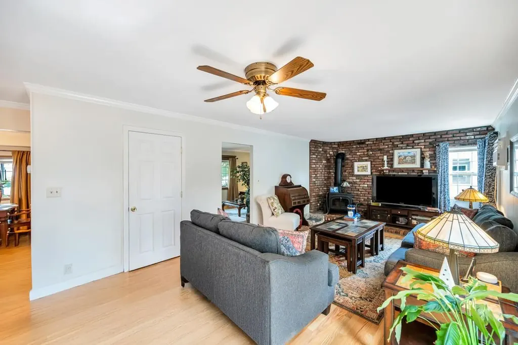 6 Terrell Lane Hicksville NY 11801