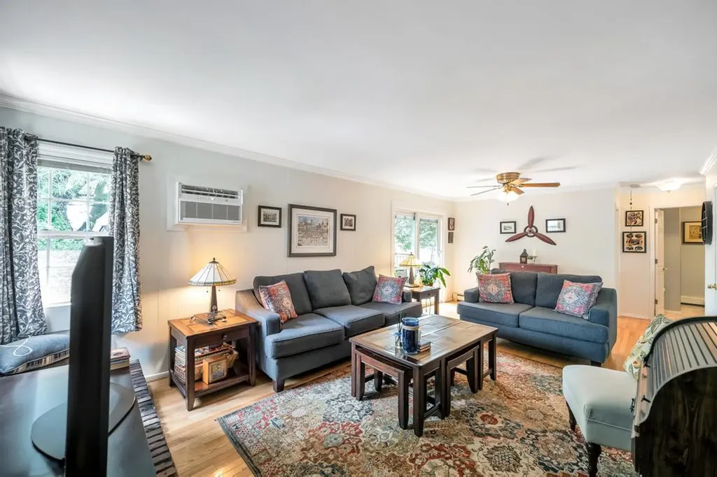 6 Terrell Lane Hicksville NY 11801